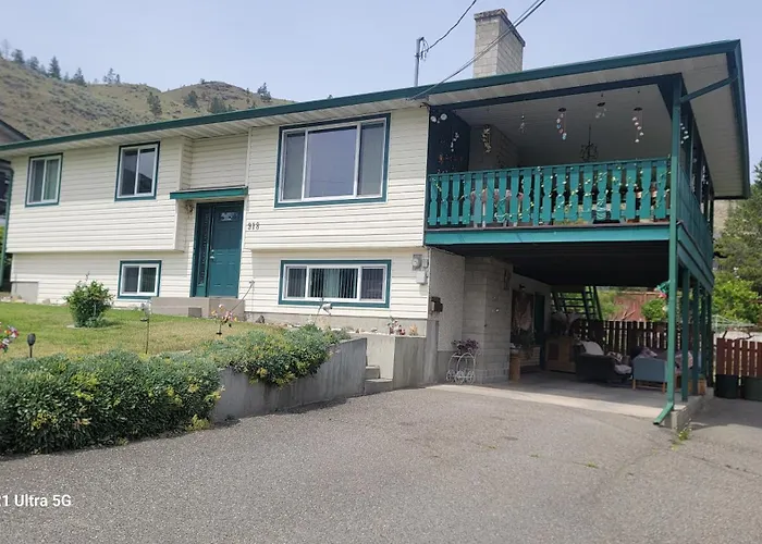 Charming - 2 Bedrooms Suite, 1 Full Bath & Family Room